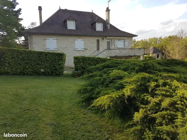 Maison tout confort en pierre entièrement rénovée à vendre dans le lot