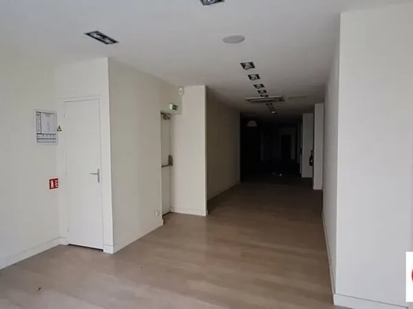 Local commercial 193 m²