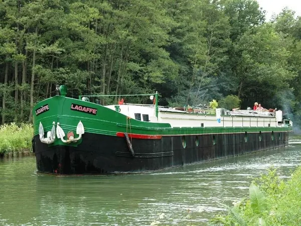 Péniche 7 pièces 150 m²