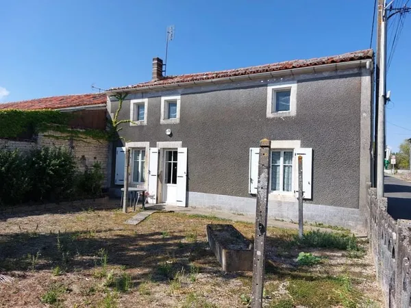 Maison de village avec jardin et dépendances près commerces