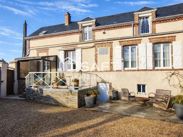 Rénovée, charme de l'ancien, grange indépendante, beaux volumes.