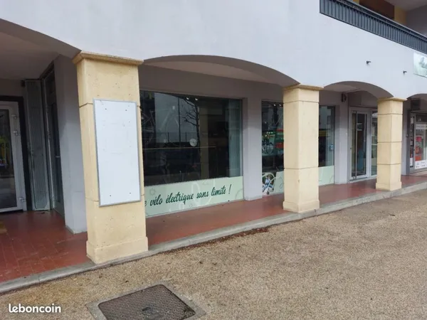 A louer local commercial 100m² sur axe passant