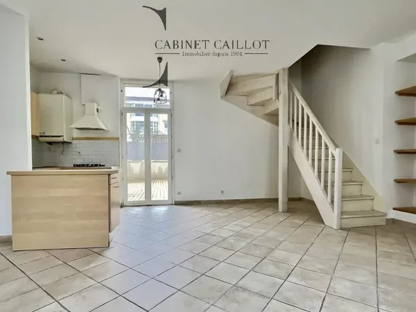 CHARMANTE MAISON DE VILLE - SAINTES Rive Droite (réf.20888)
