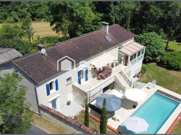 Propriété 238 m2, studio séparé, Piscine chauffée