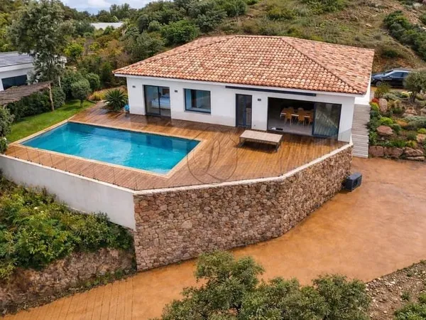 Villa contemporaine en VEFA à Sainte-Lucie de porto-Vecchio. Corse.