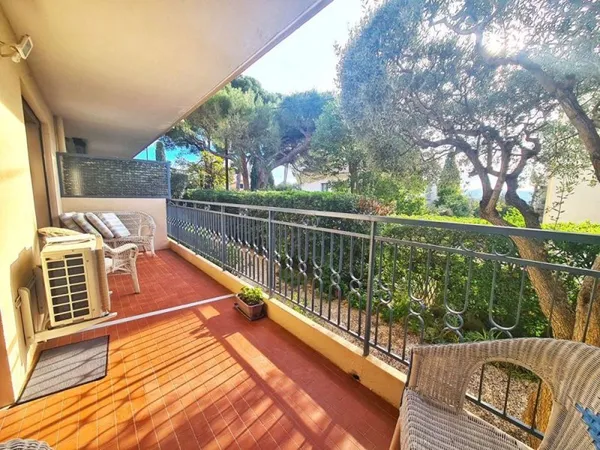 SANARY- T3 PROCHE PORT ET PLAGES A PIED
