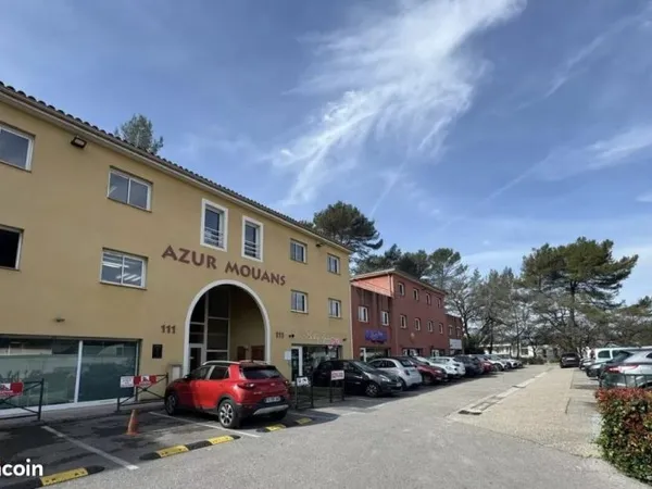 À louer - Locaux professionnels / Bureaux rénovés