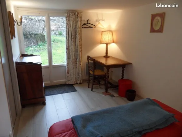 Centre : chambre meublée (1 personne) dans 1 colocation avec 1 seul autre colocataire, entrée indépe