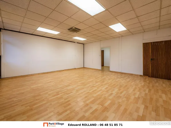 Bureau à louer / Bureau en location / 19 m² / Site gardienné
