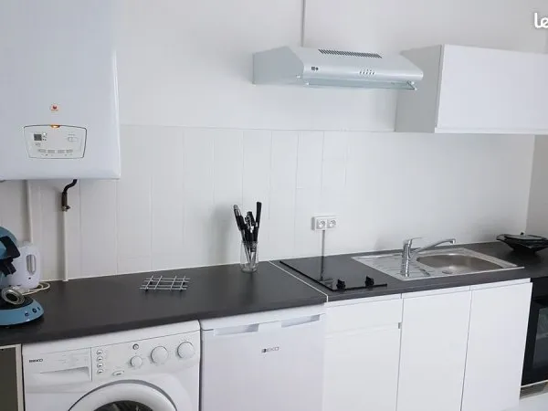 Loue appartement T2 meublé de 50 m2 avec place de parking - proche centre-ville - calme