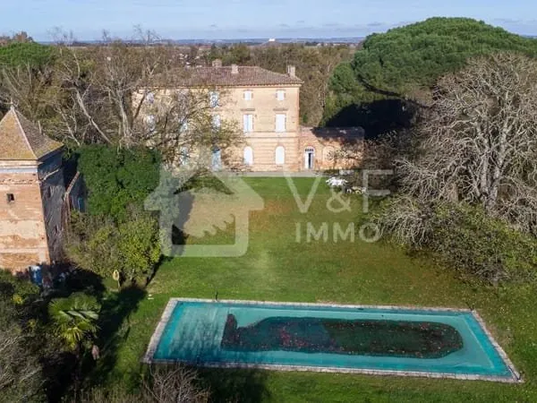 Château de caractère, dépendances et parc de 17 000 m² - Mondonville