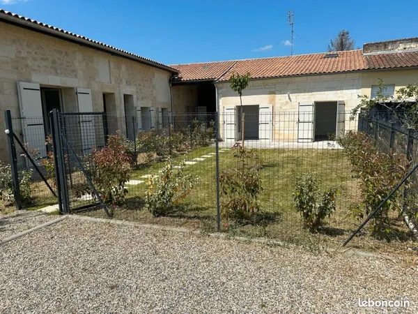 Echoppe 85 m² Entièrement rénové avec jardin et 2 places parking