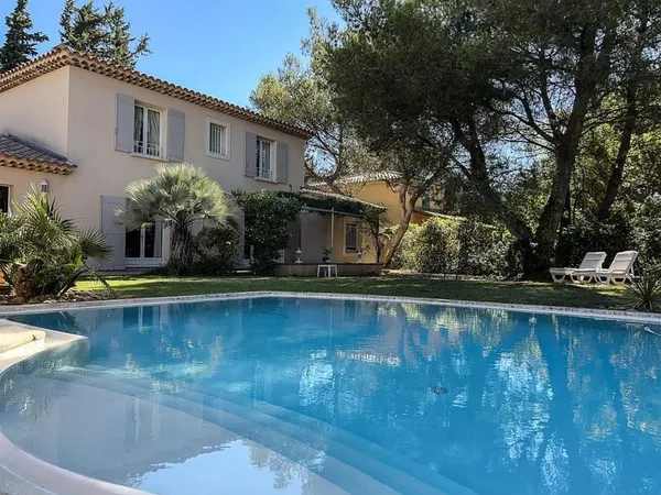 Villa avec piscine Villeneuve les avignon
