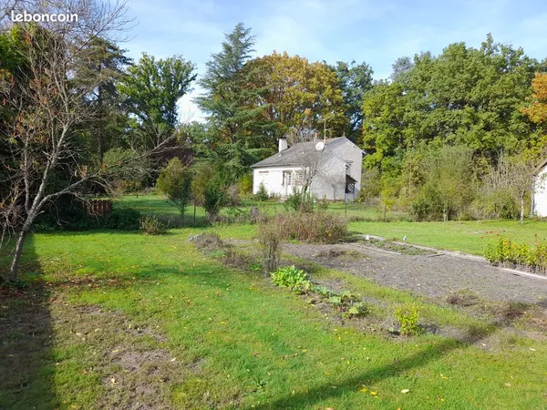Au calme, centre de Nançay vends maison dans parc de 3200 M² avec puits