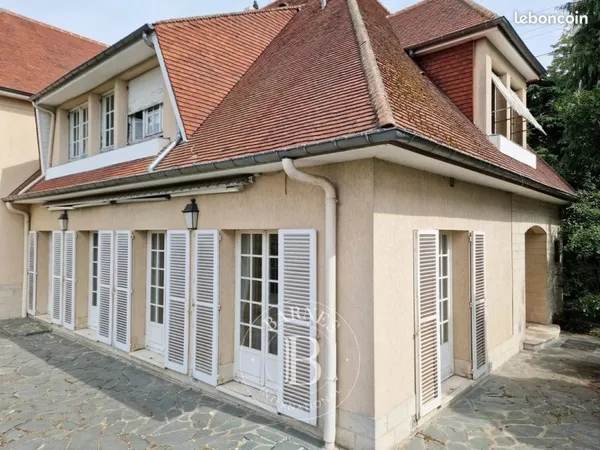 Maison 9 pièces 264 m²