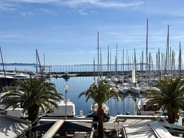 Vente T2 HYERES PORT VUE MER