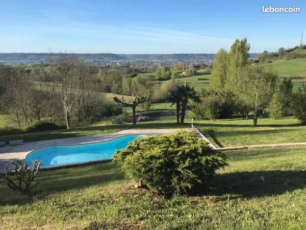 Maison 8 pièces 250 m²