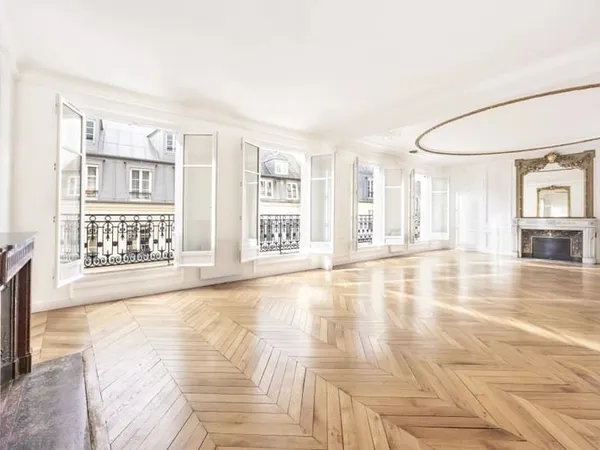 Paris 8e - RUE DE MIROMESNIL / MATIGNON - 5 pièces vide - 196,07m² Carrez - 3 chambres.