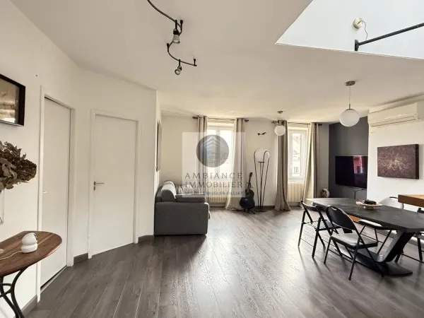 Centre historique, appartement de caractère avec terrasse