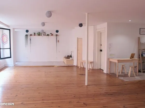 Location espace lumineux Centre ville Toulouse entre Capitole et Esquirol
