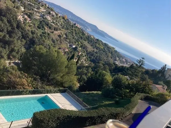 Vends appartement, trois-pièces avec terrasse, dernier étage