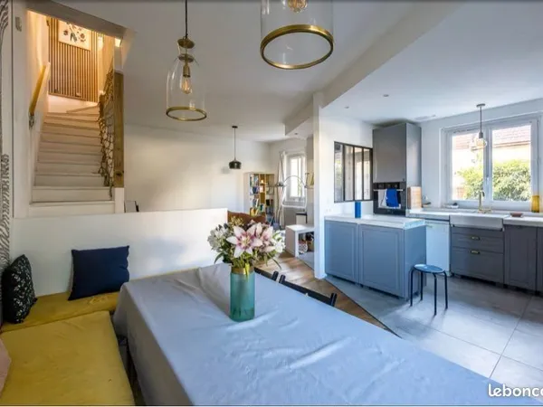 Maison de ville rénovée - 110 m² - métro à pied
