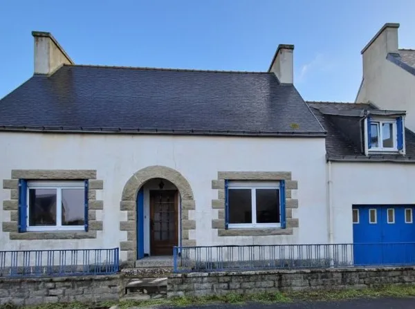 Maison à renover à 50 m de la mer entre St Guénolé et St Pie