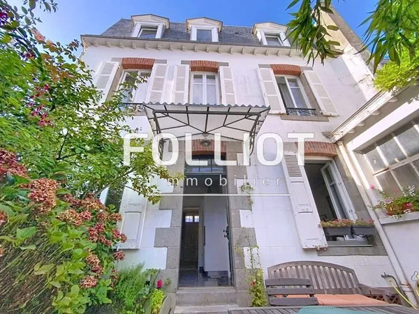 Maison 10 pièces 215 m²