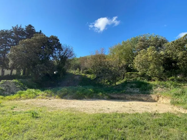 À vendre : Terrain constructible à Entraigues Lotissement de standing