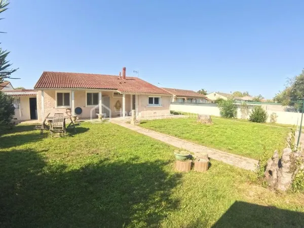 Maison T4 de plain pied sur 700 m2 de terrain clos