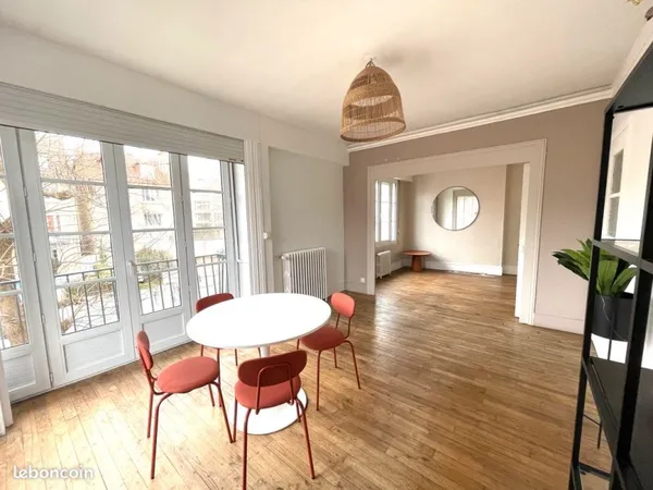 Appartement 3 pièces 75m2 1er étage avec balcon