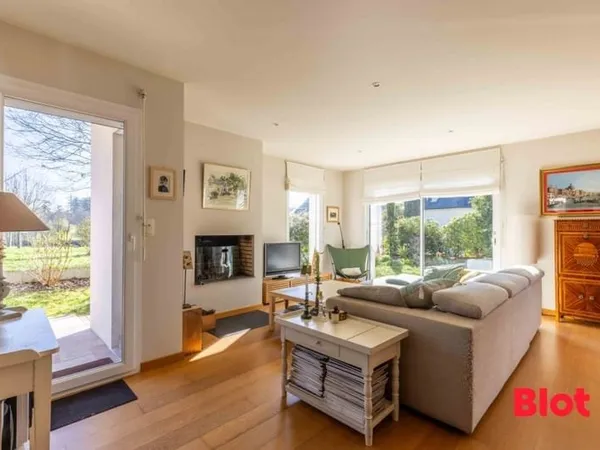 A VENDRE maison contemporaine 4 chambres 154m² avec piscine
