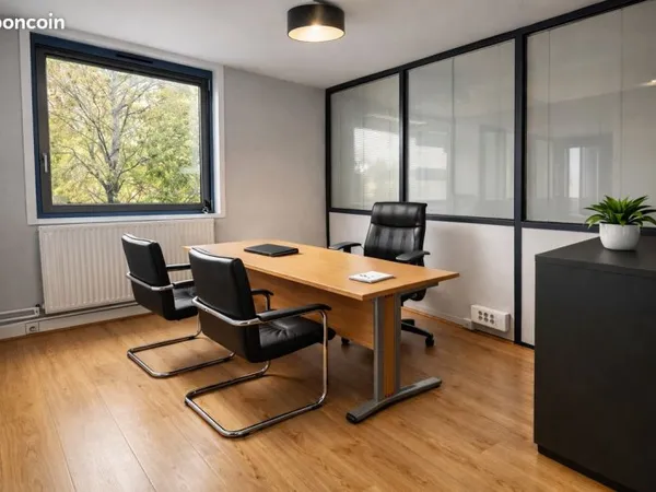 📢 Bureau 21 m² - Évry-Courcouronnes - Face Centre Commercial - 550 CC