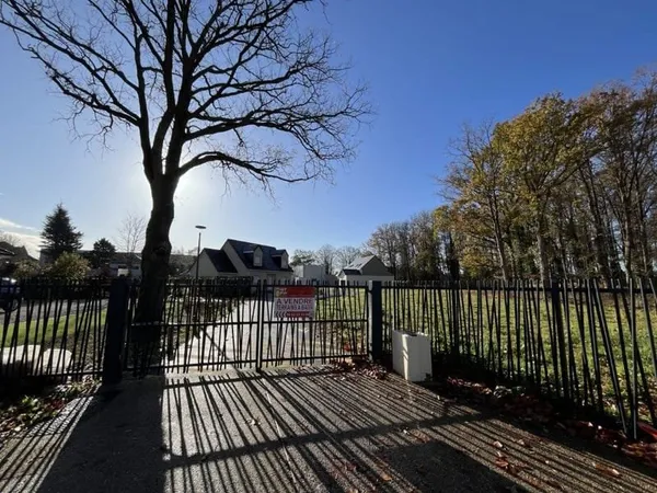 Terrain 809 m²