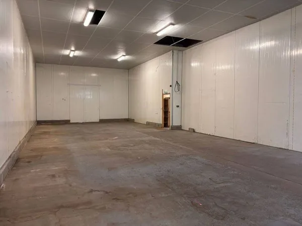 Entrepôt 368 m²