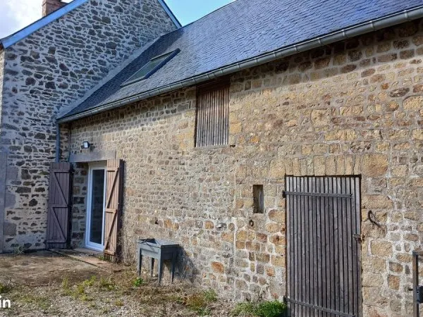 Longère en pierres apparantes