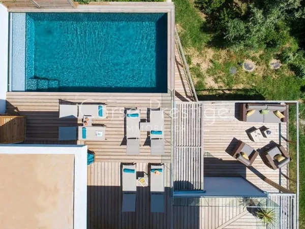 Villa 6 pièces 230 m²
