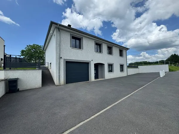 Grande maison de 145 m2 SH sur sous-sol récente de 2013 sur 1000 m2 de terrain clos à RENWEZ