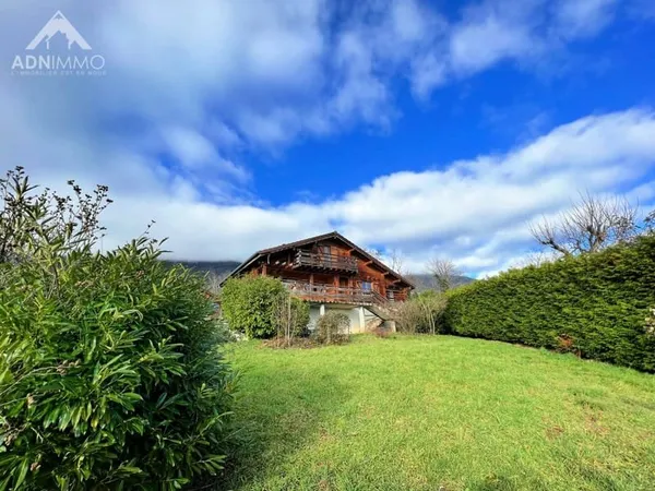 Maison 6 pièces 220 m²