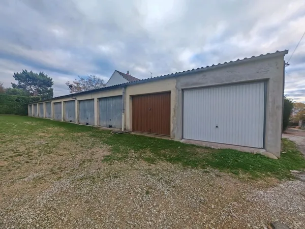 Lot de 10 garages sur Auxerre en parfait état, tous loués !