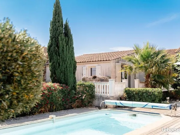 Villa/ Maison de village 3 chambres piscine chauffée