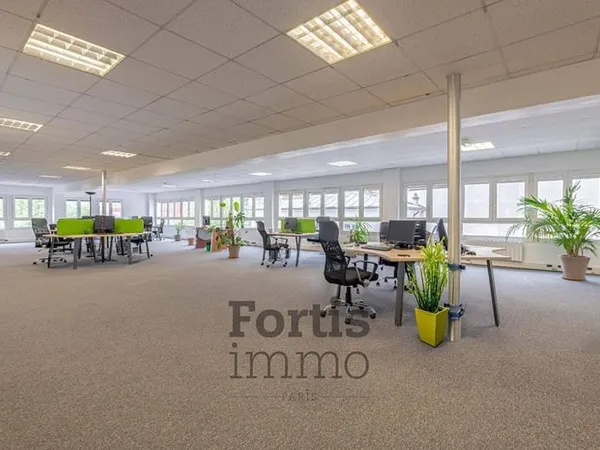Local commercial 547 m²