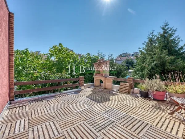 Croix de Chavaux / Maison 185m2 / Terrasses et jardin