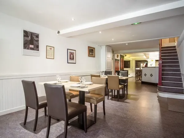 Murs et fonds de commerce d'un Hôtel/Restaurant à Saint Jean