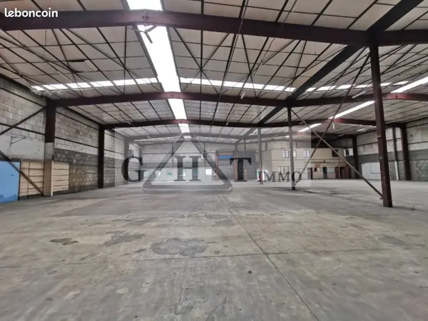 Local industriel 1 752 m²
