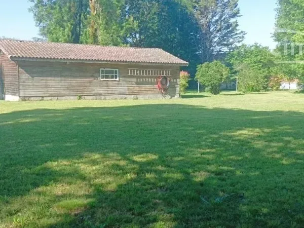 Terrain constructible à Sore avec abri de voiture de 2200 m²