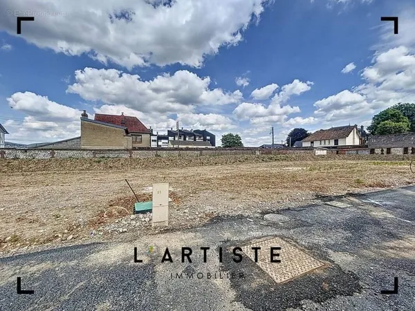 Terrain 323 m²