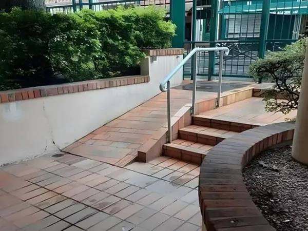 Située à 2 minutes du métro Ligne 9 (Station Billancourt), nous vous proposons à la location, dans u
