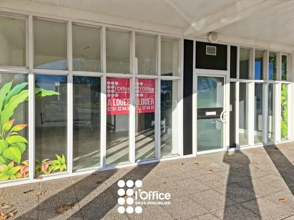 LOCAL COMMERCIAL 45m2 - La Chaume LES SABLES D'OLONNE