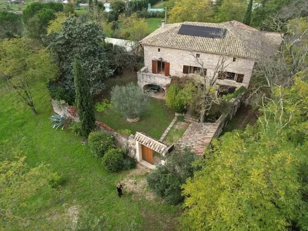 Maison 9 pièces 300 m²